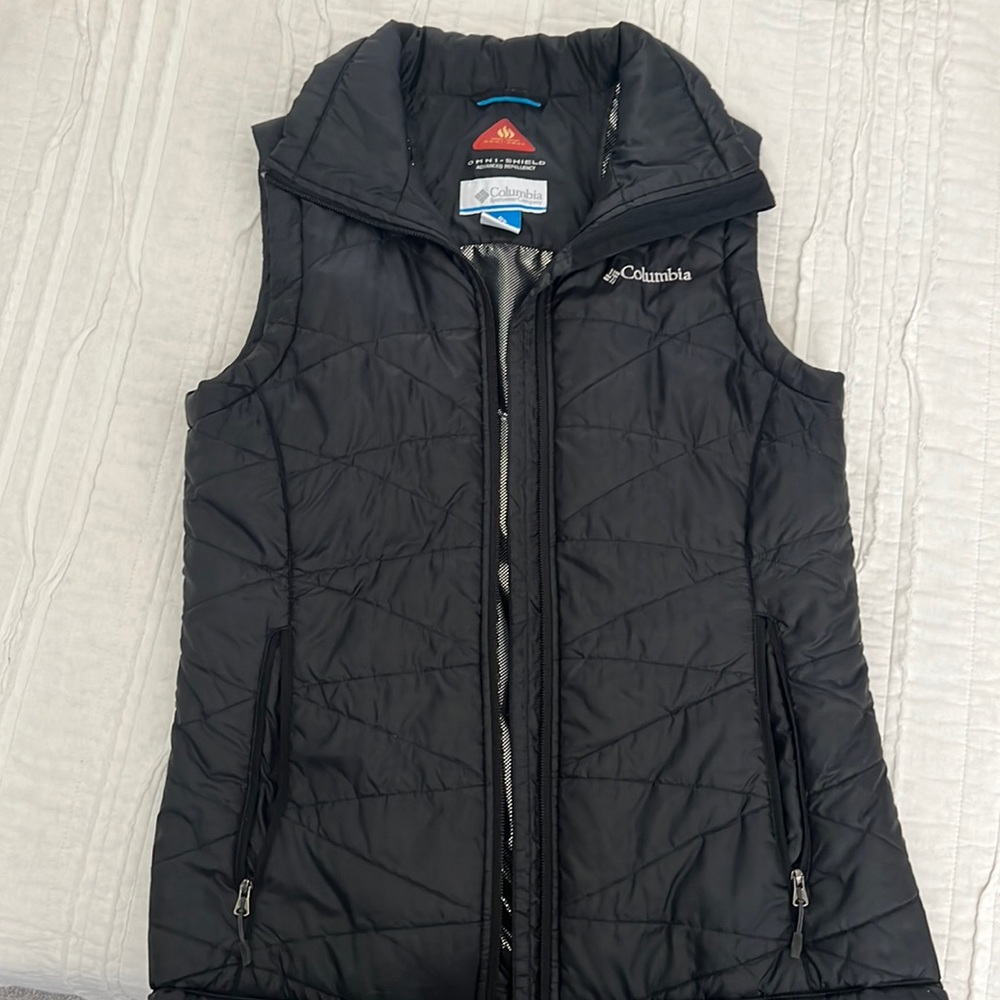SOLD!🎉 Columbia puffer vest, small